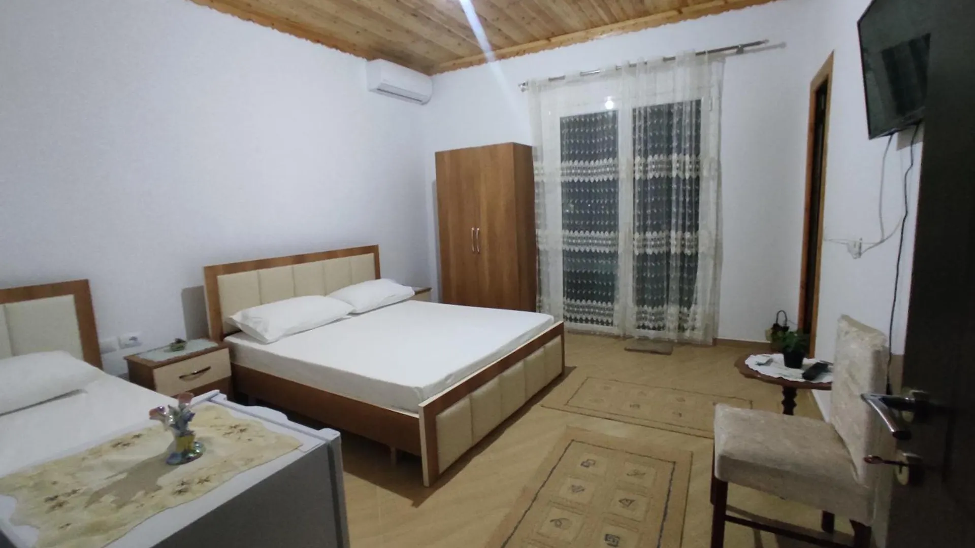 Dino Guest House Gjirokastër